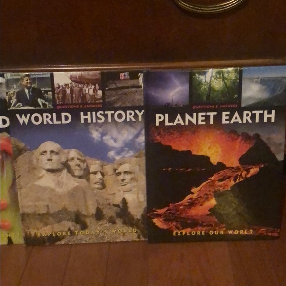 Set of 4 Questions & Answers books- hard back - Picture 3 of 3